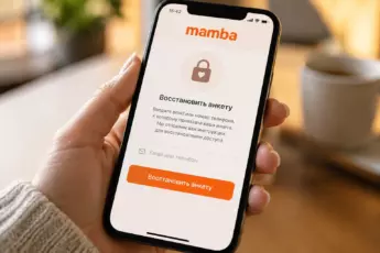 Восстановление доступа к анкете Mamba на экране смартфона в руке, поле для email или телефона.